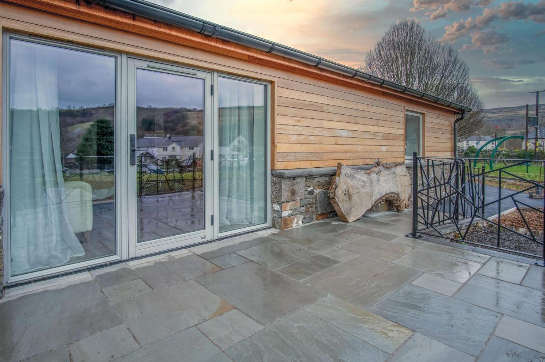 Suite 3 - Sleeping Giant Hotel - Pen Y Cae Inn Brecon Exterior foto